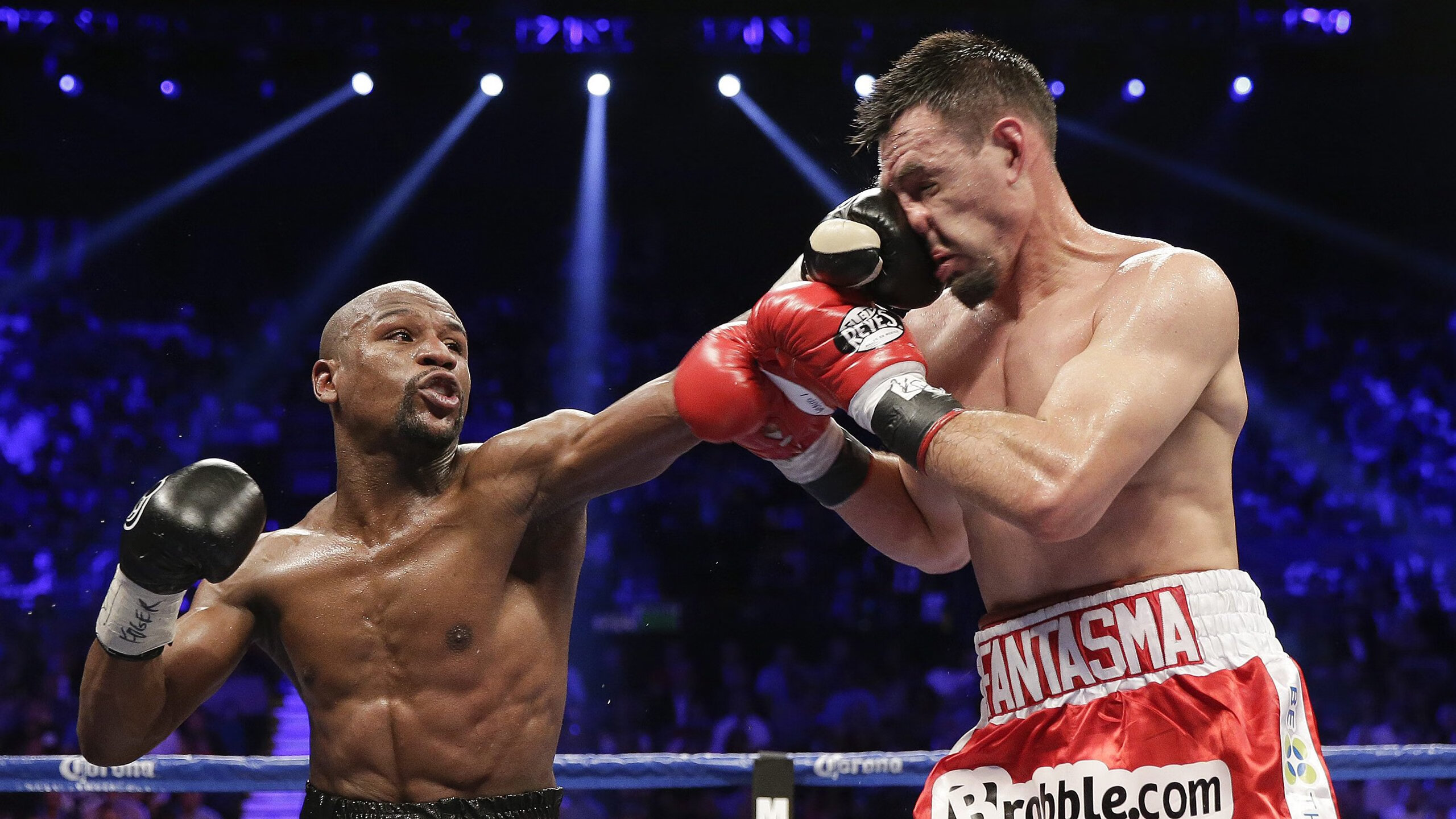 全红婵笑看镜头状态不错，全红婵全