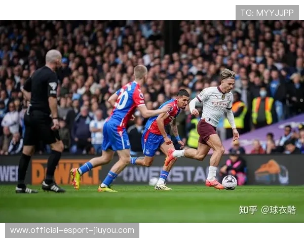 德布劳内脚后跟助攻完成精彩配合